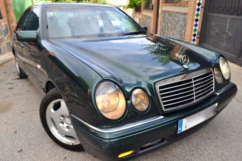 Usado Mercedes E300 Avantgarde 177 CV (130 kW) 1998 Verde Berlina