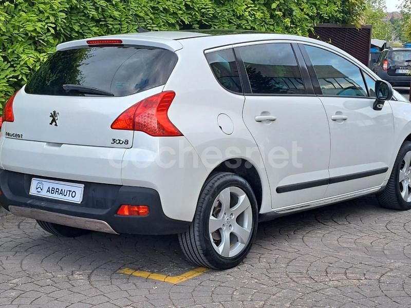 Usado Peugeot 3008 Active 115 CV (84 kW) 2013 Blanco Berlina