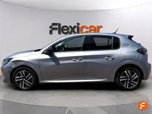 Usado Peugeot 208 Allure 100 CV (73 kW) 2023 Gris Utilitario