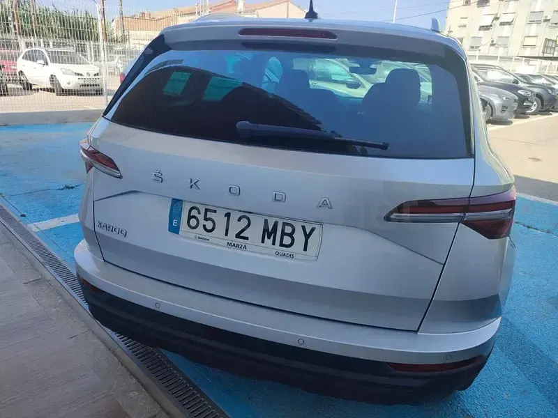 Usado Skoda Karoq Ambition 115 CV (84 kW) 2022 Gris / plata SUV