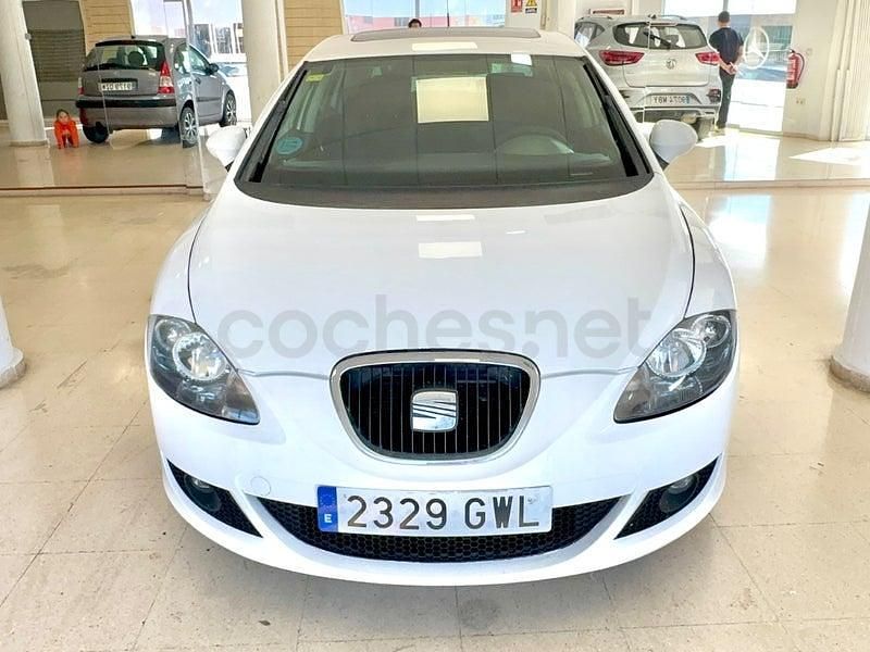Usado Seat Leon Sport 125 CV (91 kW) 2010 Blanco Utilitario