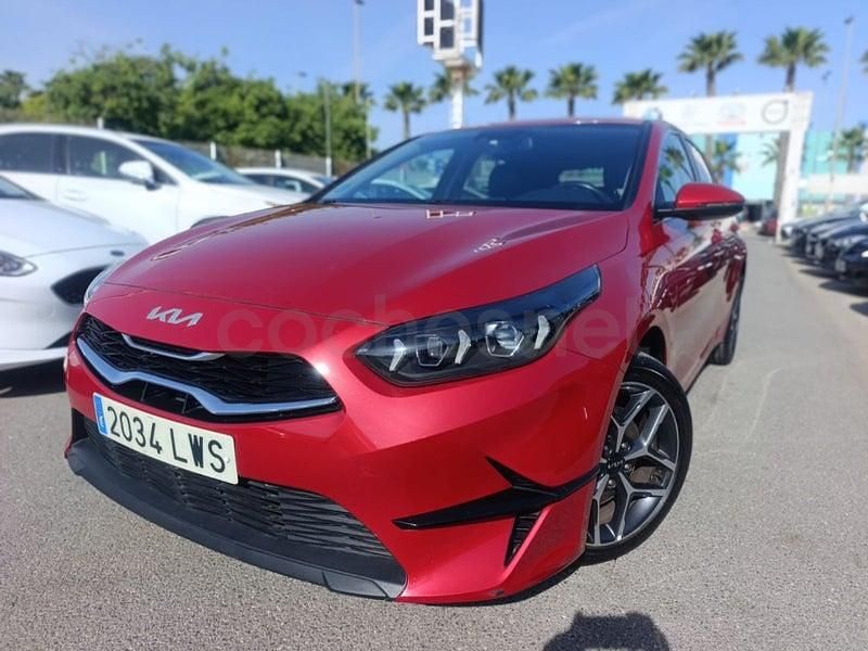 Usado Kia Ceed 136 CV (100 kW) 2022 Rojo Utilitario