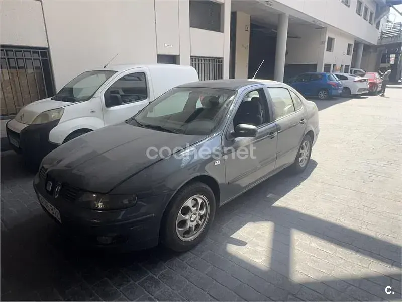 Usado Seat Toledo 110 CV (80 kW) 2002 Gris / plata Berlina