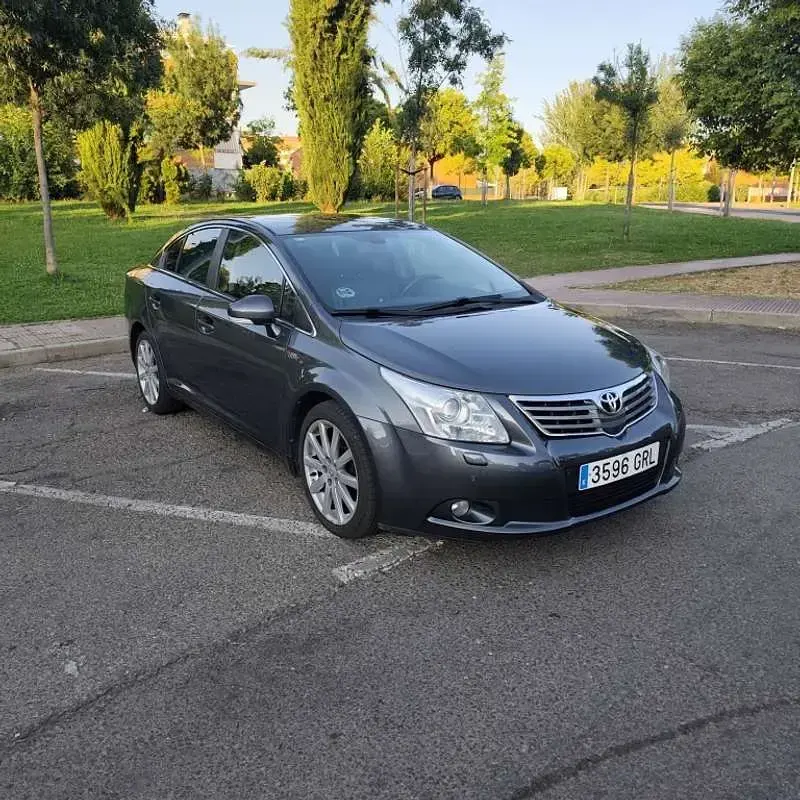 Usado Toyota Avensis Advance 150 CV (110 kW) 2009 Gris Berlina