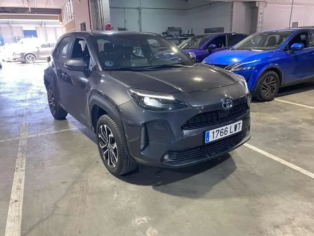 Usado Toyota Yaris Cross Active 116 CV (85 kW) 2022 Gris SUV