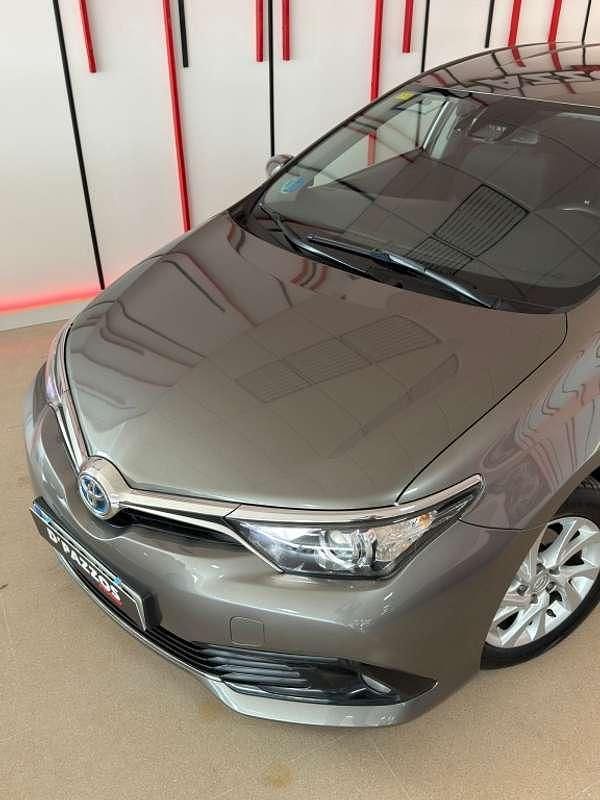 Usado Toyota Auris Hybrid Business Edition 136 CV (100 kW) 2017 Beige Utilitario