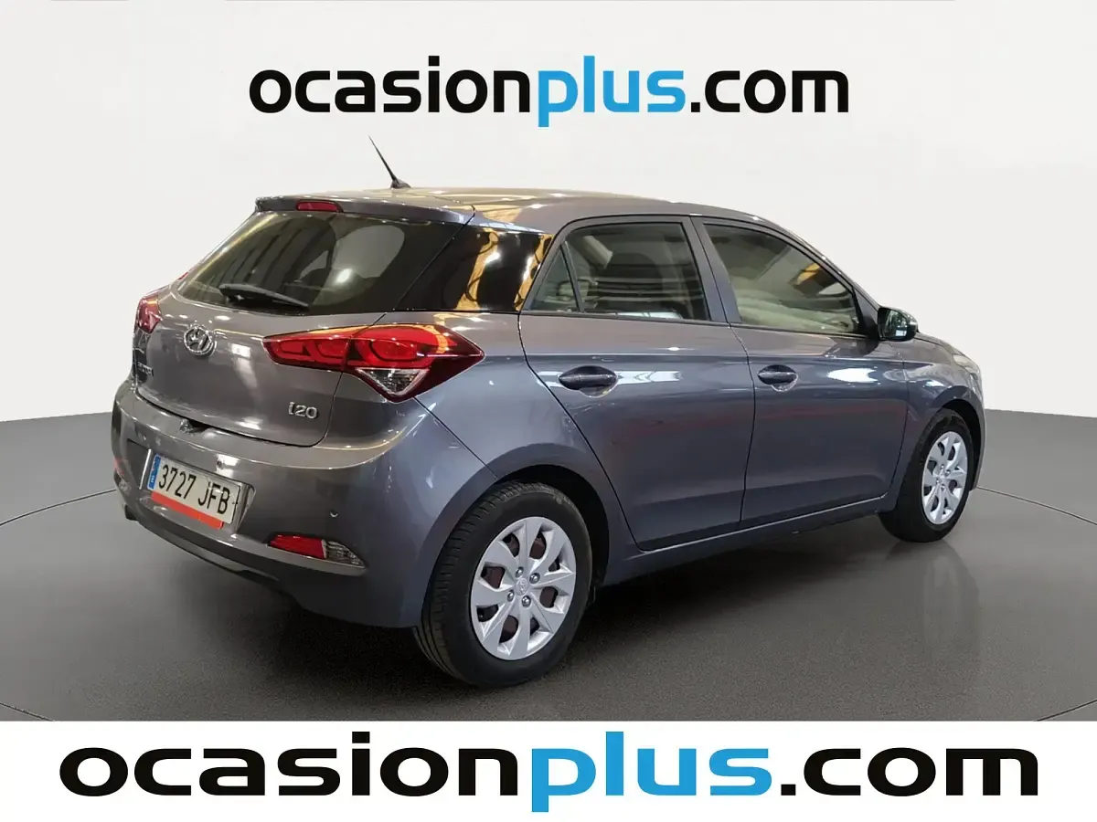 Usado Hyundai i20 75 CV (55 kW) 2015 Gris Utilitario