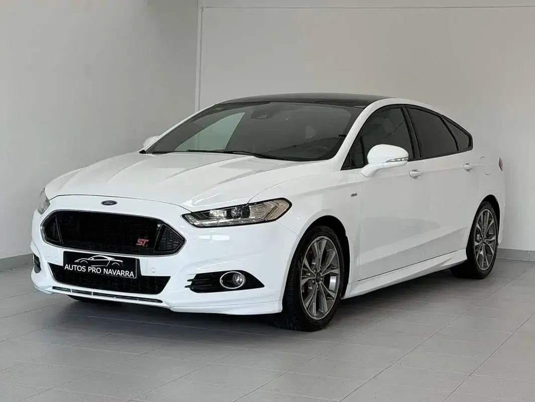 Usado Ford Mondeo ST-Line 165 CV (121 kW) 2018 Blanco Berlina