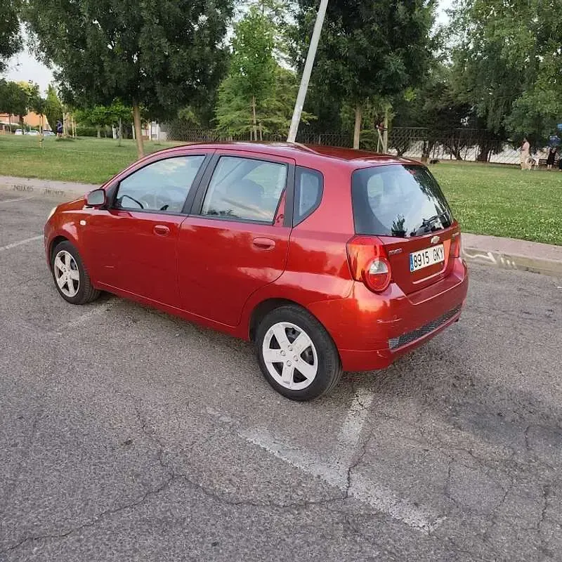 Usado Chevrolet Aveo LS 84 CV (61 kW) 2009 Burdeos Utilitario