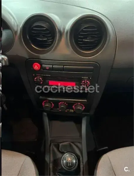 Usado Seat Ibiza Fresh 100 CV (73 kW) 2003 Rojo Utilitario