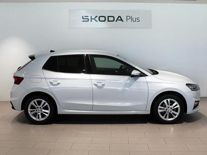 Usado Skoda Fabia Selection 95 CV (69 kW) 2024 Blanco Utilitario