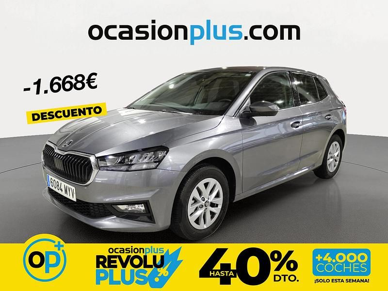 Usado Skoda Fabia Selection 95 CV (69 kW) 2025 Gris / plata Berlina