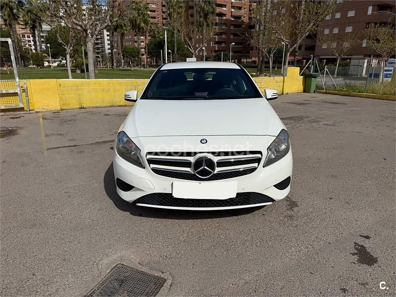 Usado Mercedes A180 AMG line 122 CV (89 kW) 2013 Blanco Berlina