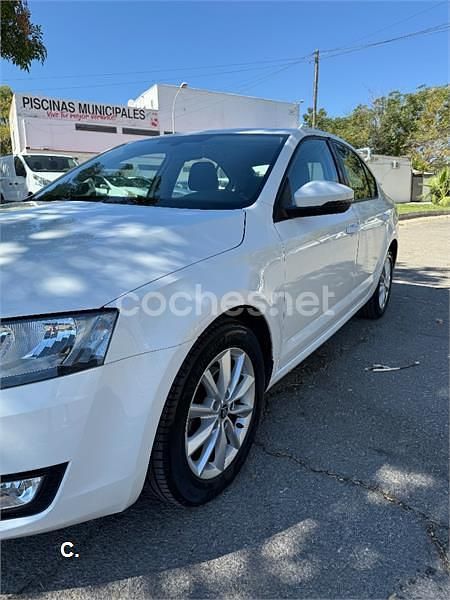 Usado Skoda Octavia Active 105 CV (77 kW) 2014 Blanco Berlina