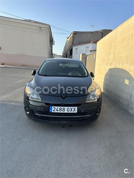Negro Usado 2010 Renault Mégane III Dynamique Berlina | 5000 € (Precio justo) - Imagen 1/4
