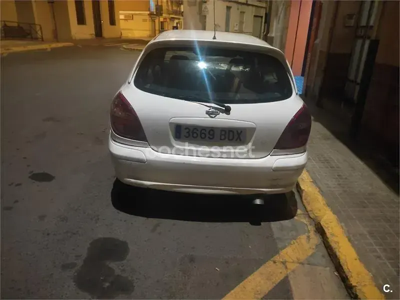 Usado Nissan Almera Comfort 110 CV (80 kW) 2001 Blanco Berlina