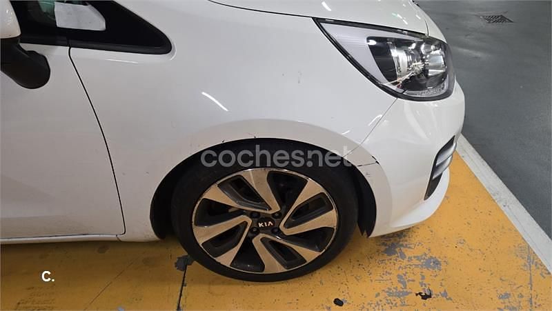 Usado Kia Rio 84 CV (61 kW) 2016 Blanco Berlina