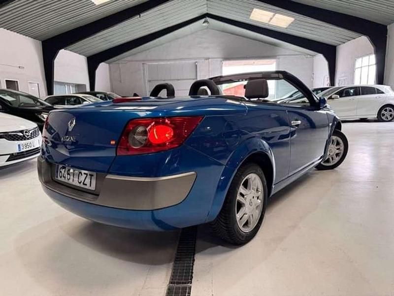 Usado Renault Mégane Cabriolet Dynamique 120 CV (88 kW) 2004 Azul Descapotable