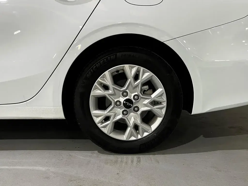 Usado Kia Ceed 120 CV (88 kW) 2022 Cassa white (wd) Utilitario