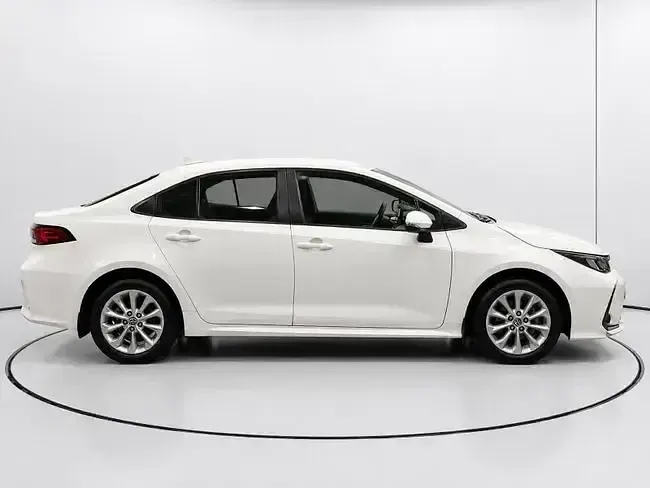 Usado Toyota Corolla Style 140 CV (102 kW) 2023 Blanco Berlina