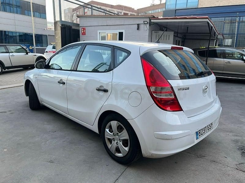 Usado Hyundai i30 Classic 109 CV (80 kW) 2010 Blanco Berlina
