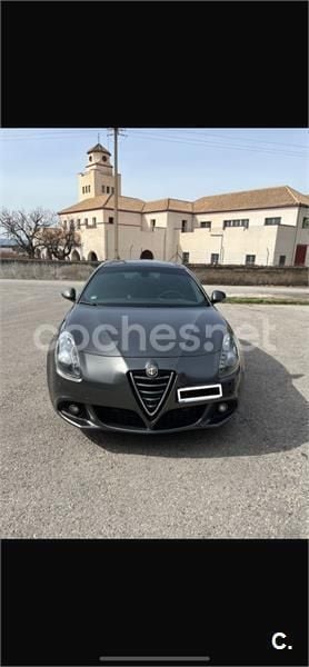 Gris / plata Usado 2015 Alfa Romeo Giulietta Utilitario | 11.290 € (Precio justo) - Imagen 1/4