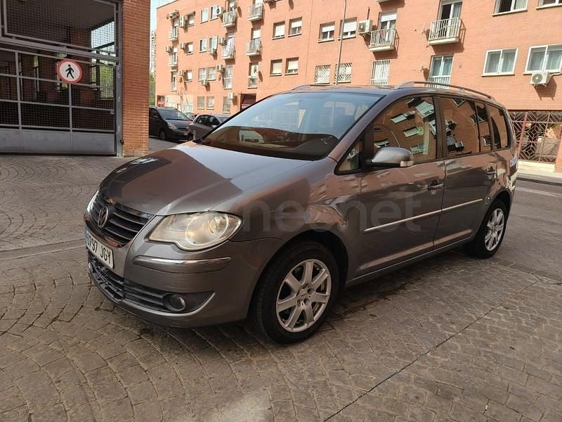 Usado VW Touran Highline 140 CV (102 kW) 2008 Gris / plata Monovolumen