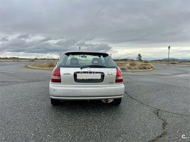 Usado Honda Civic S 90 CV (66 kW) 1999 Gris / plata Berlina