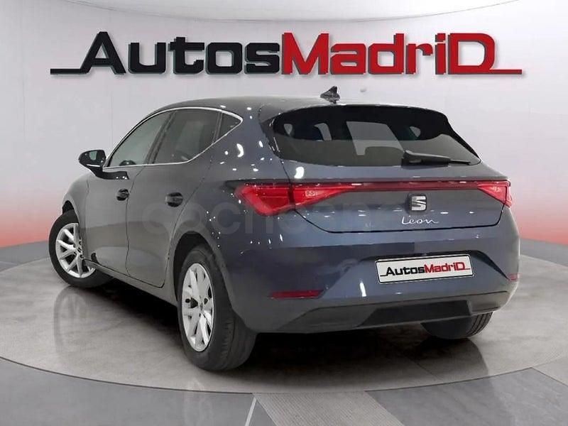 Usado Seat Leon Style 110 CV (80 kW) 2022 Gris / plata Berlina