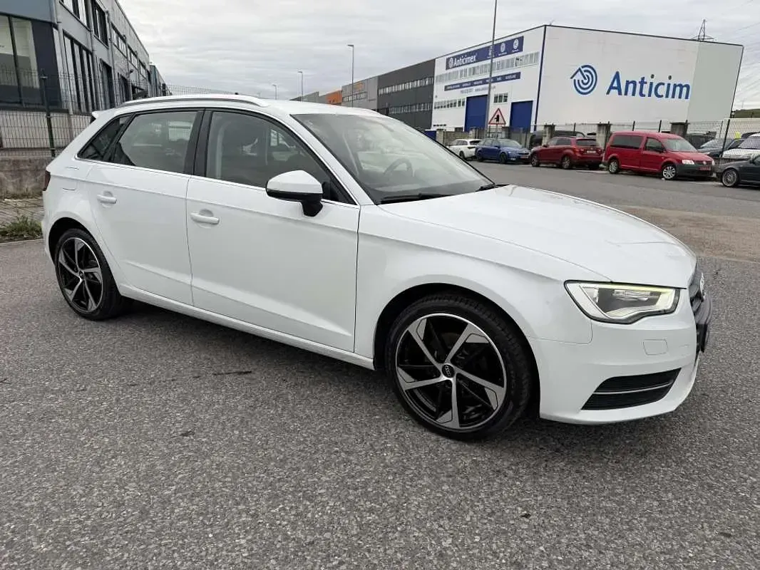 Usado Audi A3 S-Line 150 CV (110 kW) 2014 Blanco Utilitario