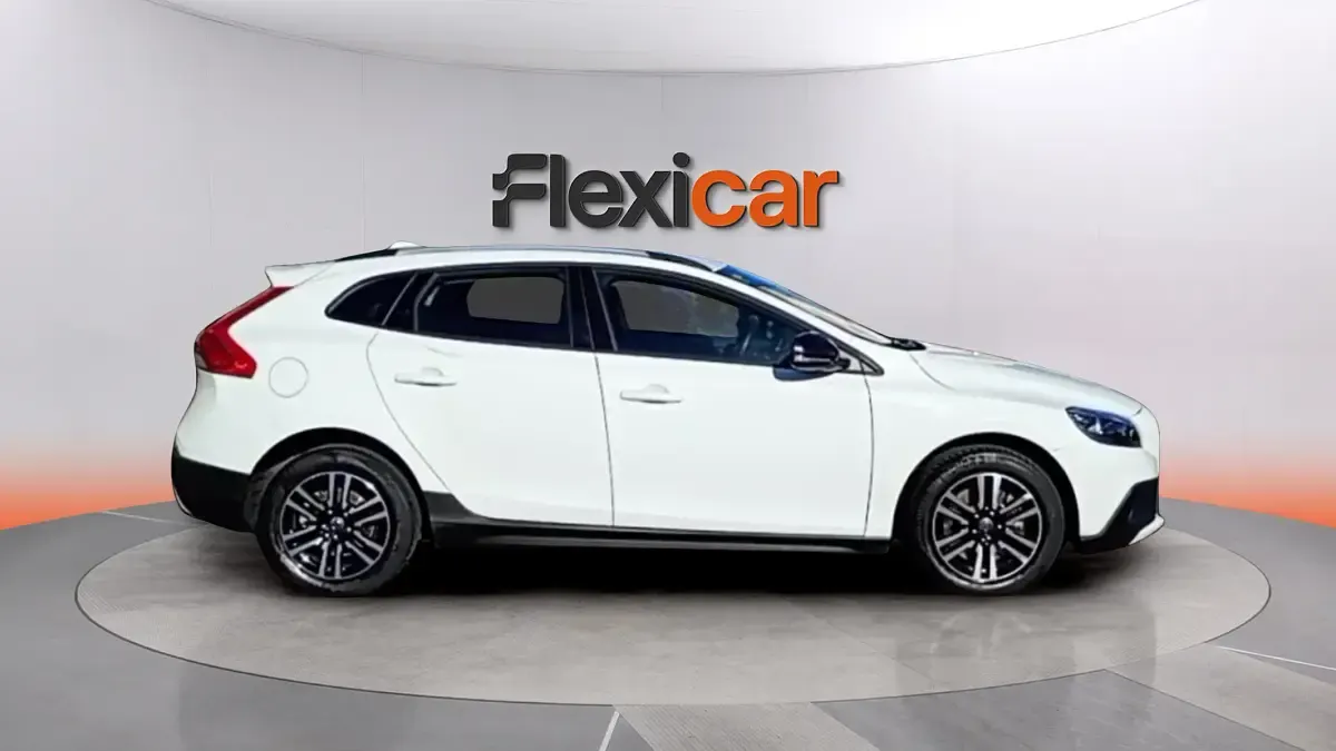 Usado Volvo V40 Momentum 150 CV (110 kW) 2017 Blanco Berlina