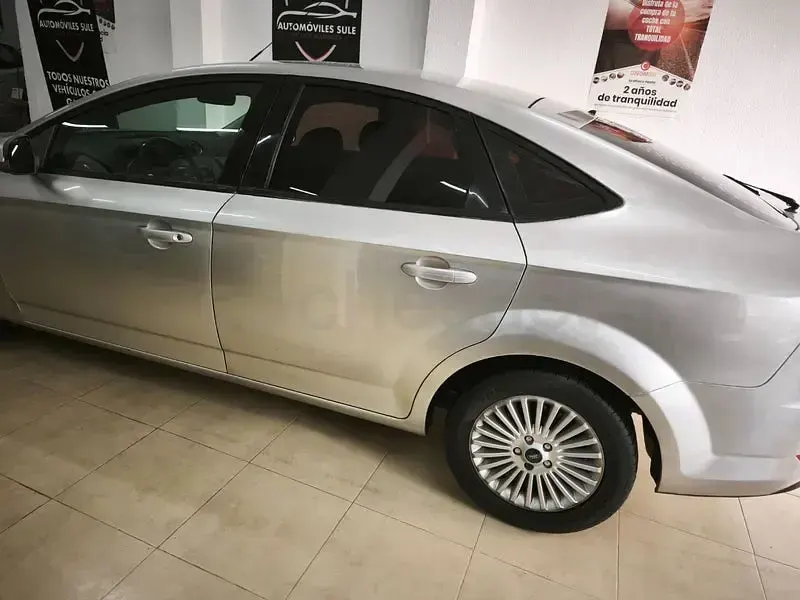 Usado Ford Mondeo Trend 140 CV (102 kW) 2009 Gris / plata Berlina