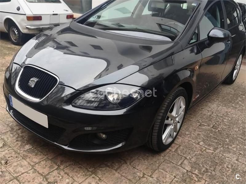 Usado Seat Leon Style 105 CV (77 kW) 2011 Negro Berlina