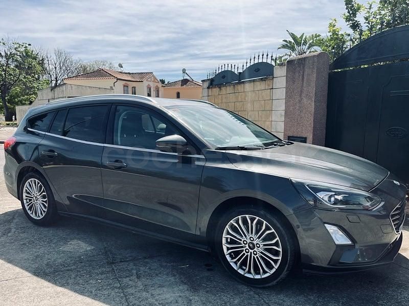 Usado Ford Focus Titanium 125 CV (91 kW) 2019 Gris / plata Familiar