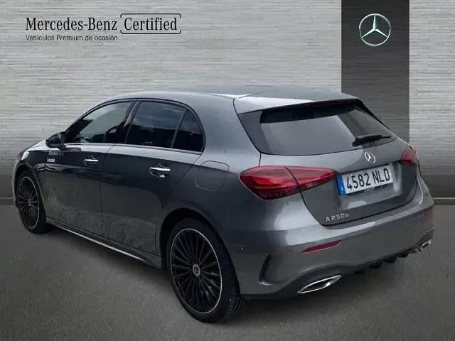 Nuevo Mercedes A250 218 CV (160 kW) 2026 Gris montaña Berlina