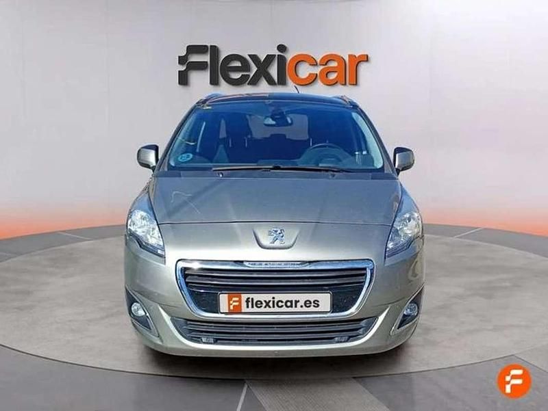 Usado Peugeot 5008 Allure 120 CV (88 kW) 2016 Marrón Monovolumen