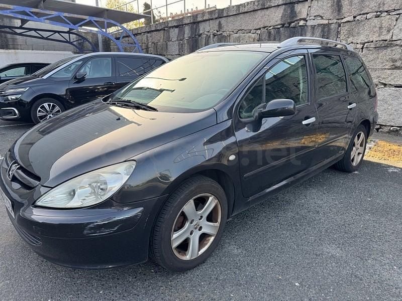 Usado Peugeot 307 110 CV (80 kW) 2004 Negro Familiar