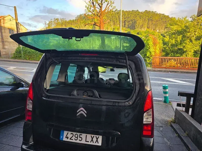 Usado Citroën Berlingo Feel 120 CV (88 kW) 2016 Negro Monovolumen