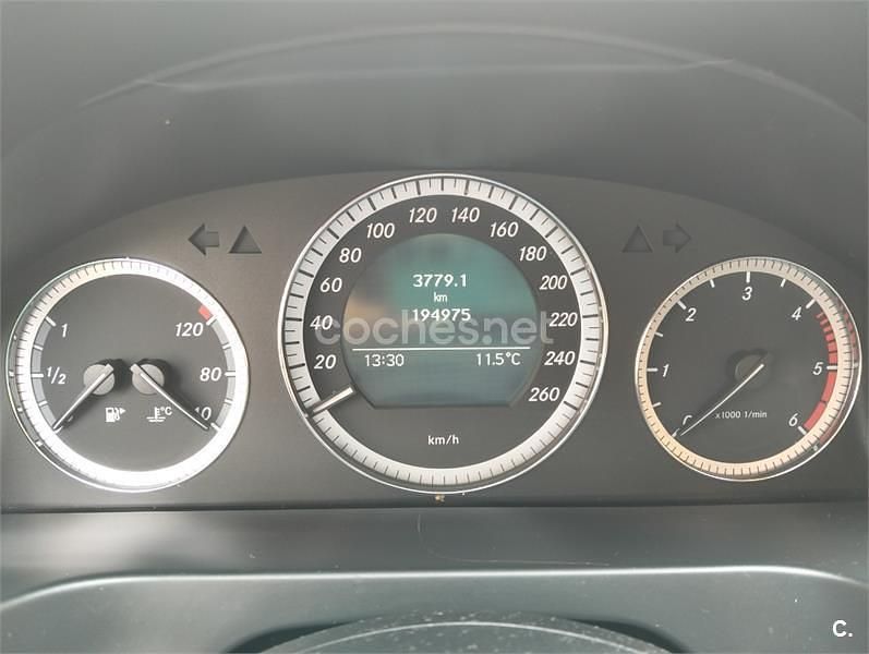 Usado Mercedes C200 Elegance 136 CV (100 kW) 2010 Negro Berlina