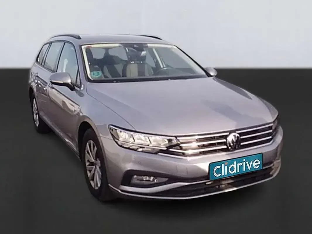 Usado VW Passat Business 120 CV (88 kW) 2020 Gris / plata Familiar