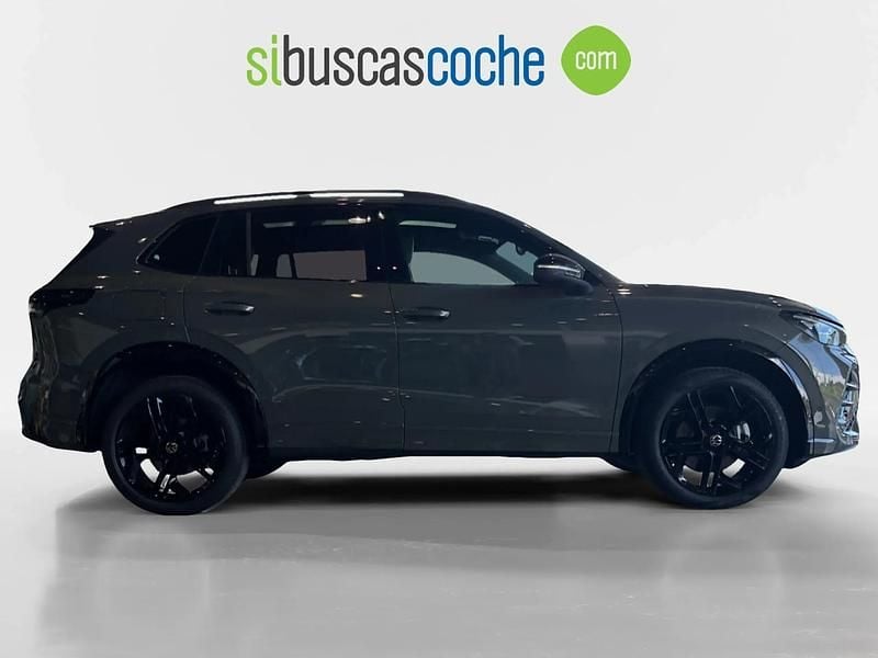 Käytetty VW Tiguan R-line 193 HP (141 kW) 2025 Vihreä Katumaasturi
