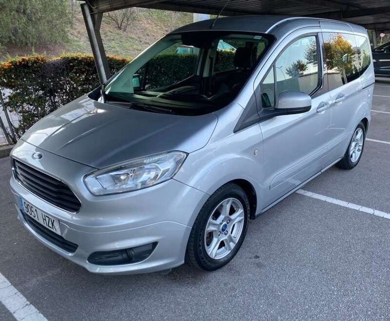 Gris Usado 2014 Ford Tourneo Courier Trend Monovolumen | 5990 € (Buen precio) - Imagen 1/4