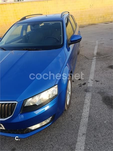 Usado Skoda Octavia 110 CV (80 kW) 2016 Azul Utilitario