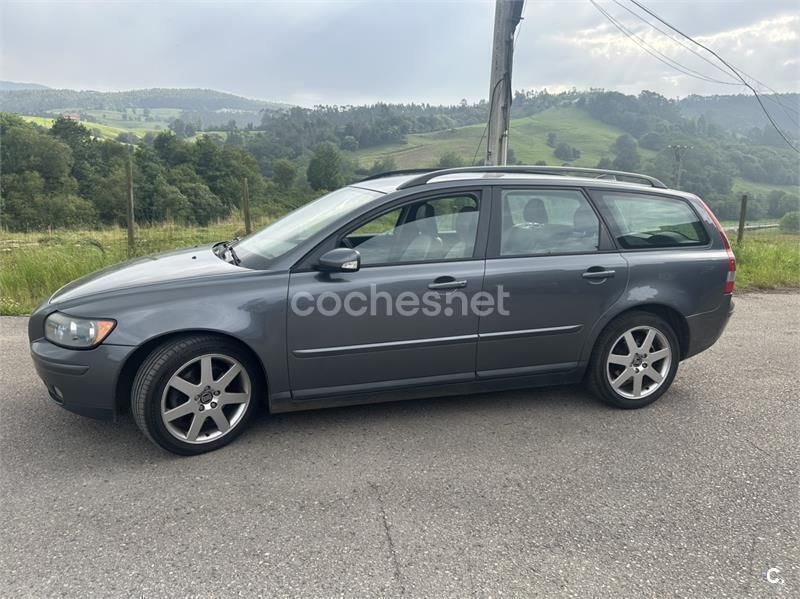 Gris / plata Usado 2006 Volvo V50 Summum Familiar | 4500 € (Un poco caro) - Imagen 1/4