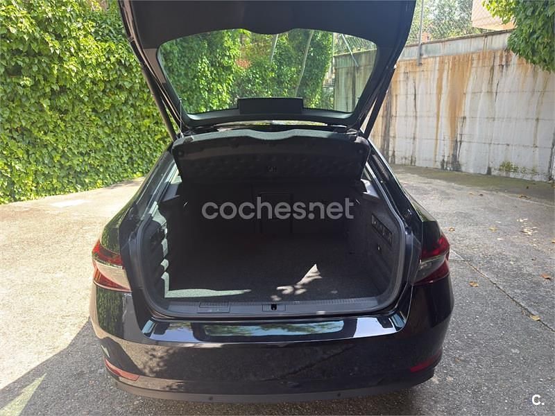 Usado Skoda Superb Style 218 CV (160 kW) 2021 Negro Berlina