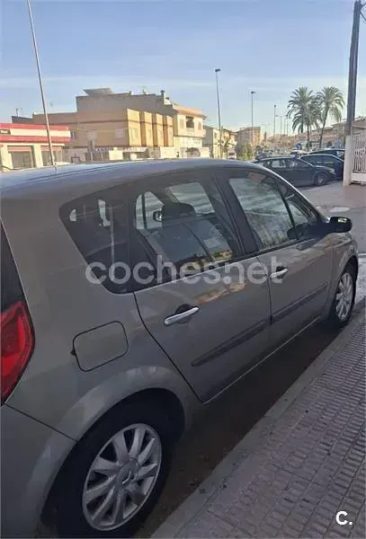 Usado Renault Scenic E-Tech Privilege 130 CV (95 kW) 2008 Marrón Monovolumen