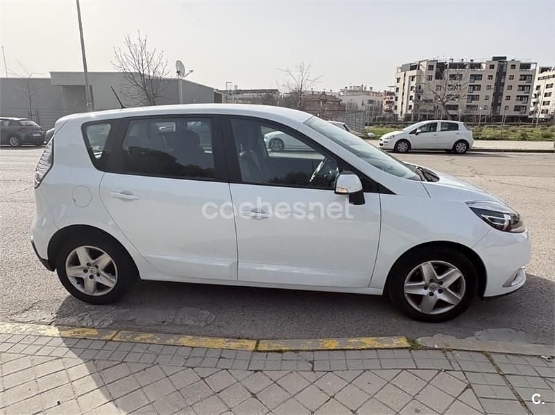 Begagnad Renault Scénic III 95 HK (69 kW) 2016 Vit Minibuss