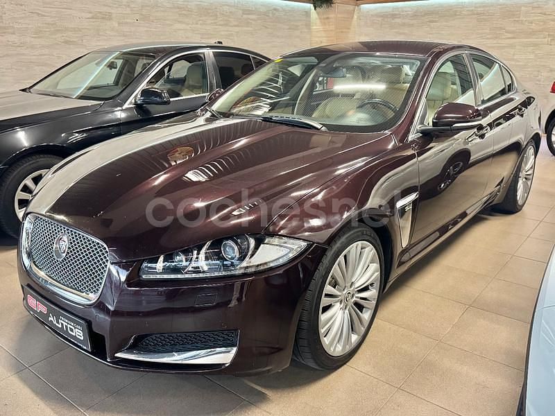 Granate Usado 2015 Jaguar XF Luxury Berlina | 14.990 € (Precio justo) - Imagen 1/4