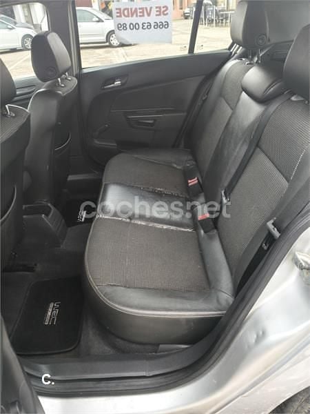 Usado Opel Astra Enjoy 100 CV (73 kW) 2005 Gris / plata Berlina