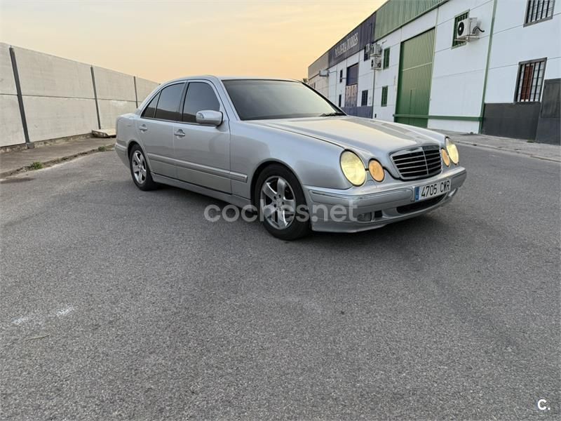 Gris / plata Usado 2000 Mercedes E200 Avantgarde Berlina | 2000 € - Imagen 1/4